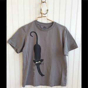 Uniqlo T~Shirt Eirakuya Stretching Cat. Size Small